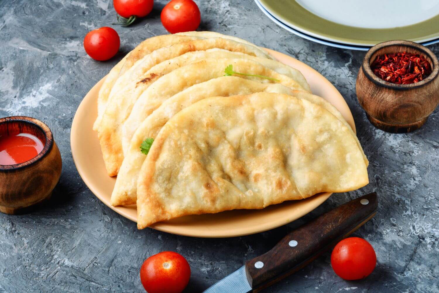 «Фермерский Островок» запускает собственную кулинарию: чебуреки и пирожки ручной лепки